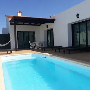 Chalet Con Piscina De 3 Dormitorios Lajares